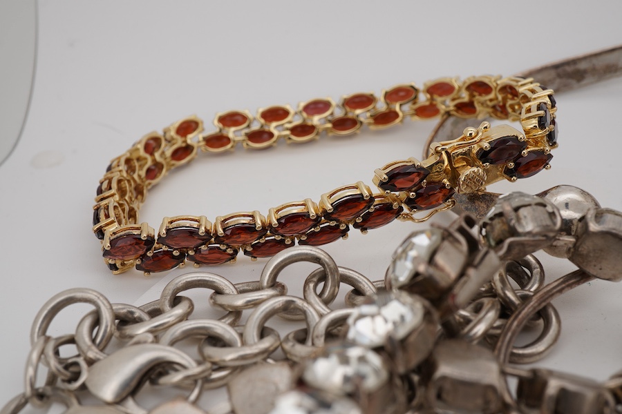 A small quantity of assorted mainly modern silver and 925 jewellery including garnet set gilt 925 bracelet, pendants, necklaces and bangles.
